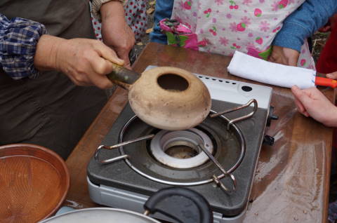 見たことのないゴマを炒る調理器具