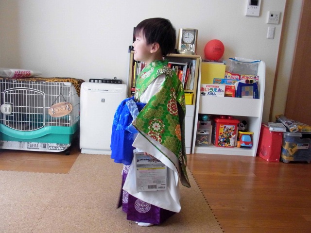 稚児衣装横から