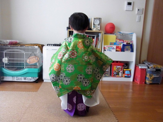 稚児衣装後ろから