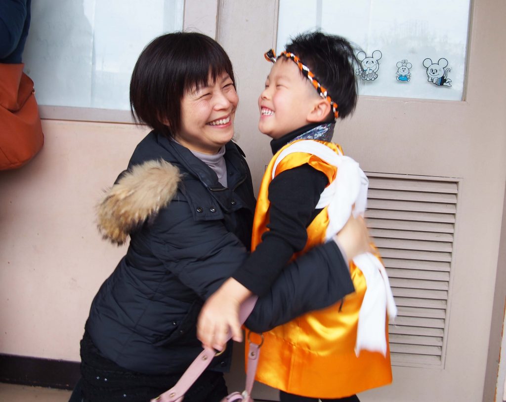 控え室前ママと