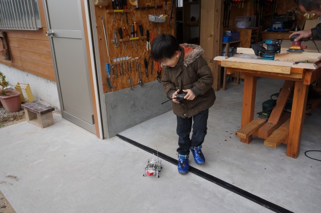 おもちゃで遊ぶ